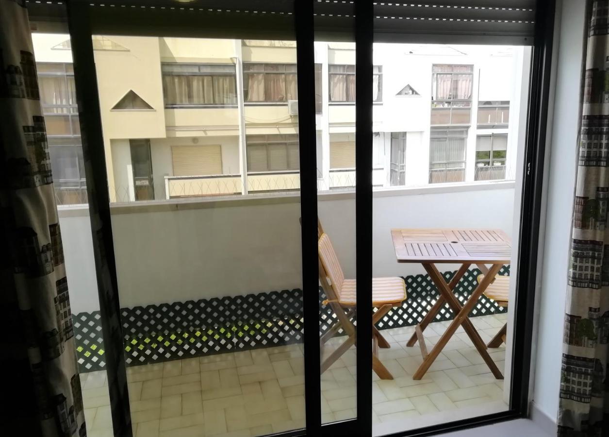 Large Apartment Near The Beach And Lisbon 卡帕里卡海岸 外观 照片